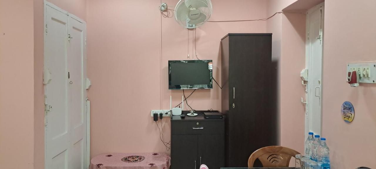 A Home Away From Home コルカタ エクステリア 写真